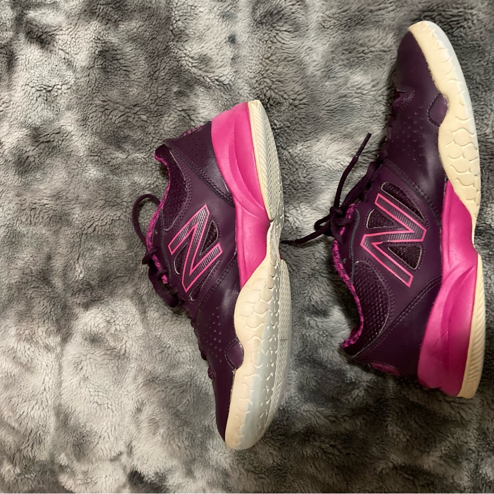 Women’s New Balance 696 tennis shoe, purple size 10 - Picture 2 of 7